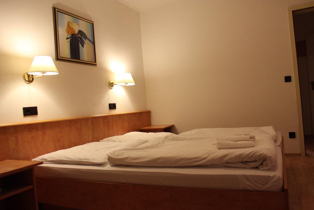Hotel Gaya باد سودن آم تاونوس الغرفة الصورة